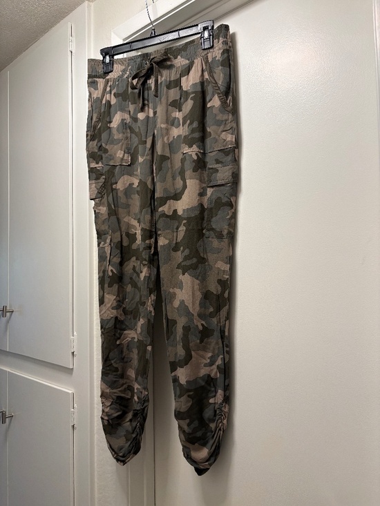 Hippie Rose Pants - Hippie Rose rayon camo cargo jogger pants - size large